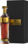 Calumet Farm 18 Year Old Trophy Decanter Kentucky Straight Bourbon Whiskey with Gift Box Front Bottle Shot