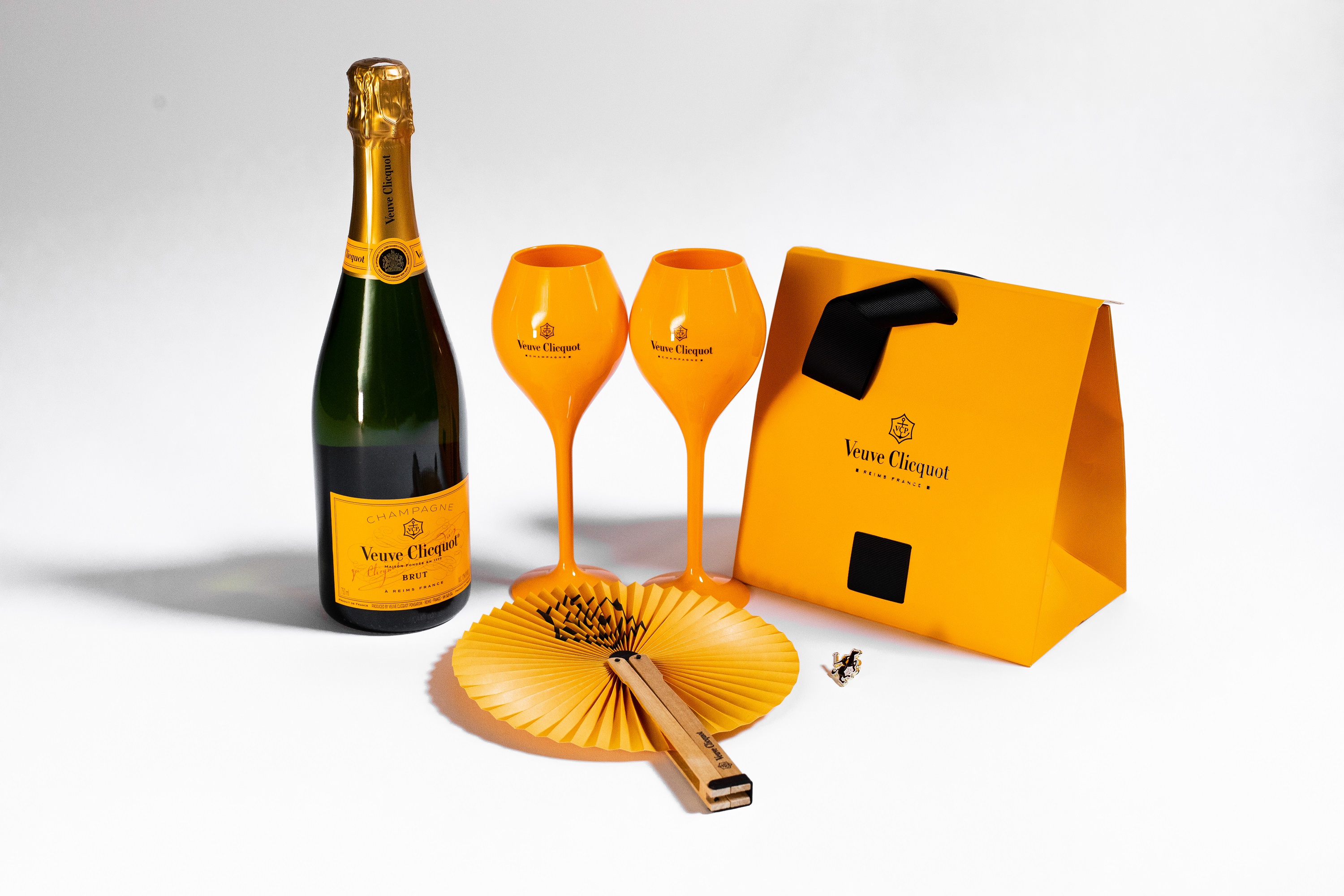 Veuve Clicquot ＆MOET＆CHANDON 3本セット vfbcbhhtszh4saskzoov.jpg