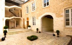 Regnard Régnard Courtyard  Winery Image
