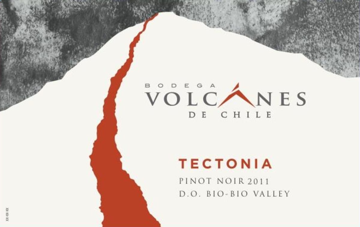 Bodega Volcanes de Chile Tectonia Pinot Noir 2011 Front Label