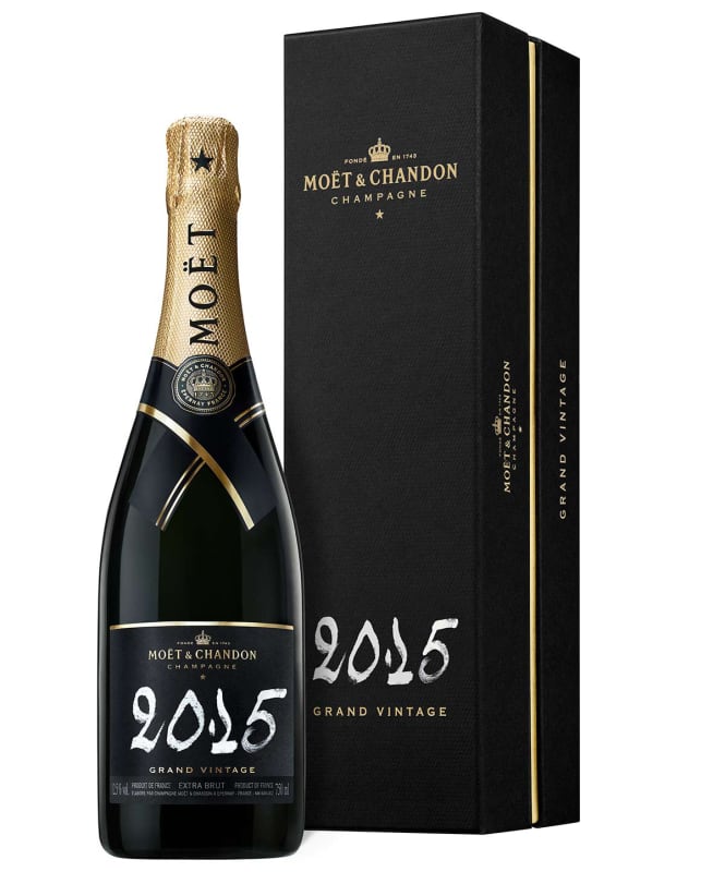 Moet & Chandon Grand Vintage Extra Brut with Gift Box 2015 Front Bottle Shot