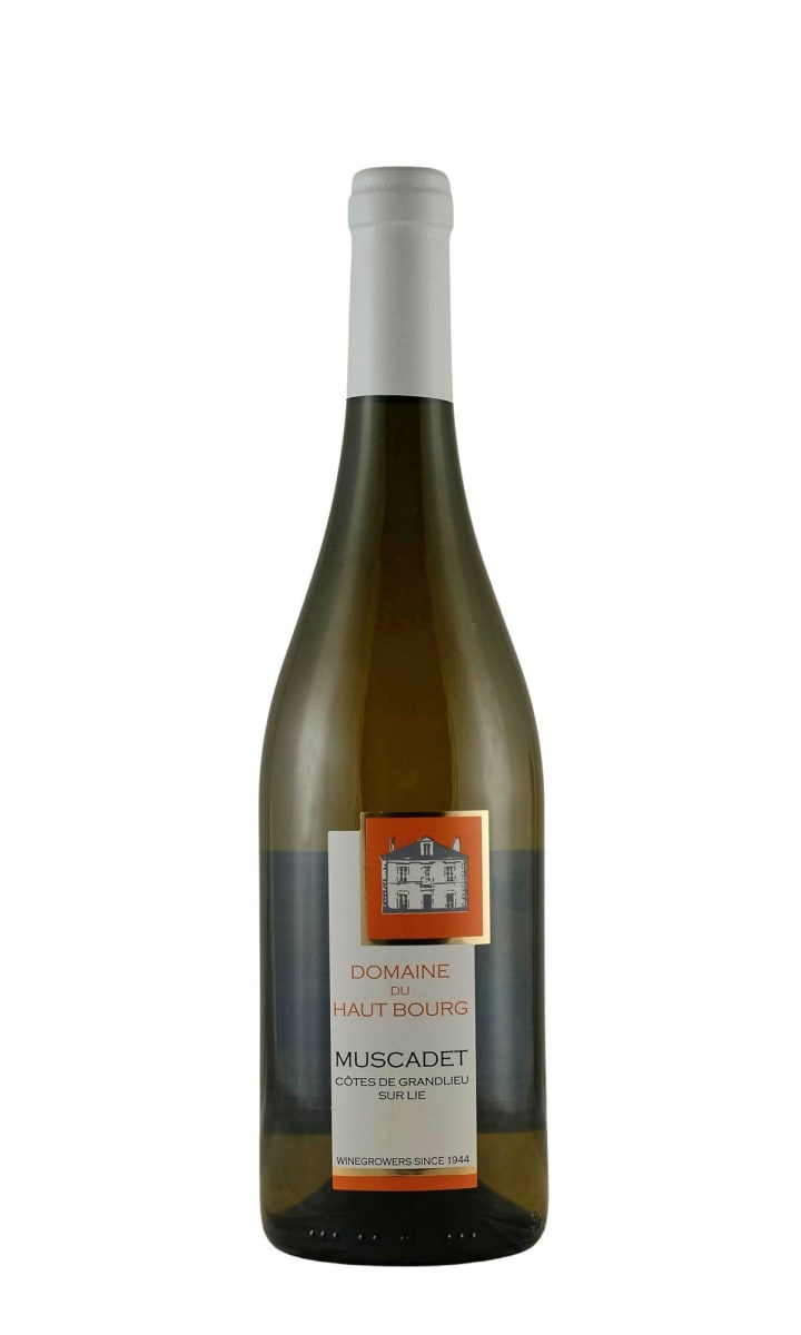 Domaine du Haut Bourg Cotes de Grandlieu Muscadet Sur Lie 2022  Front Bottle Shot